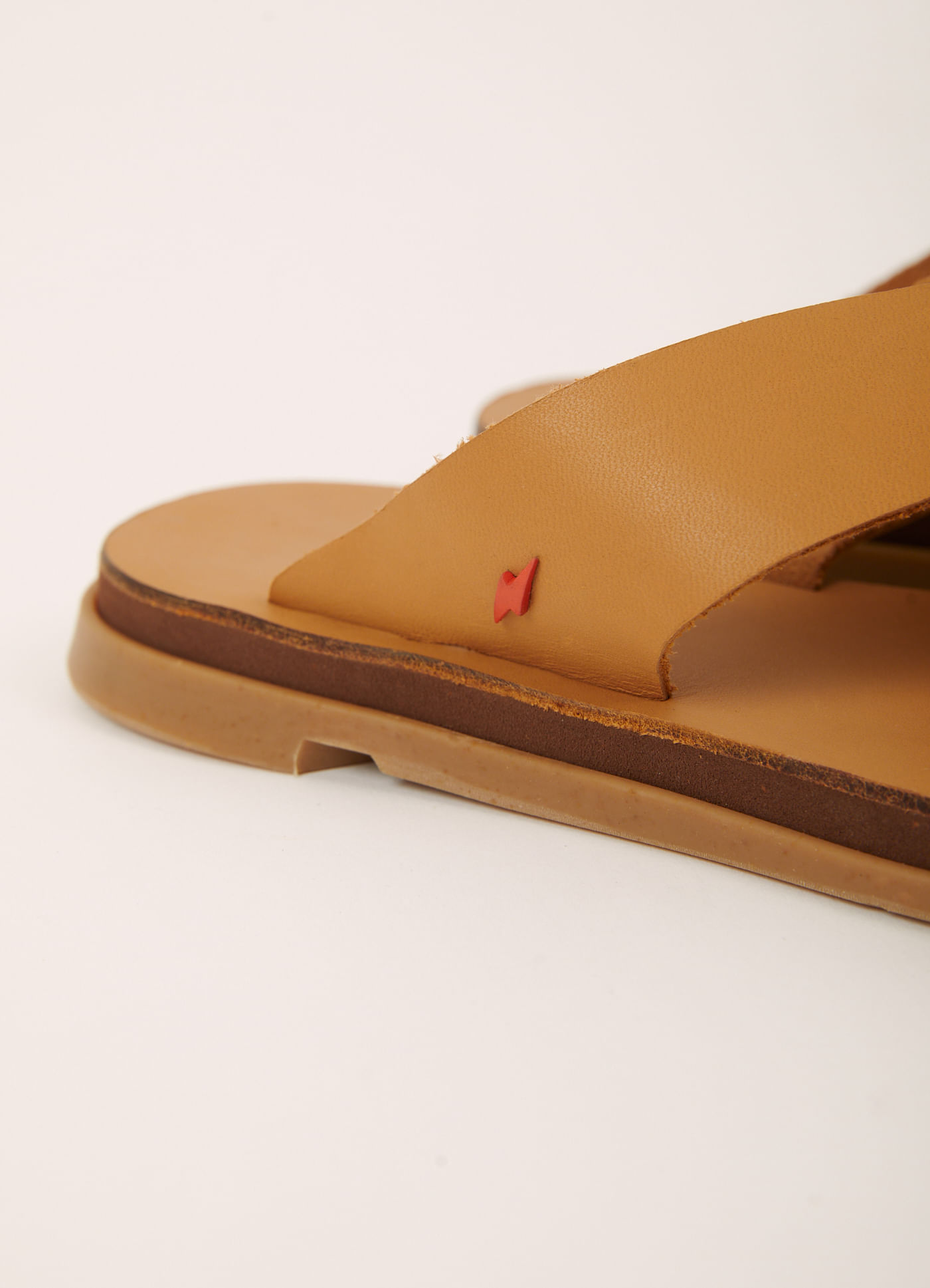 Sandália lev couro minimal natural