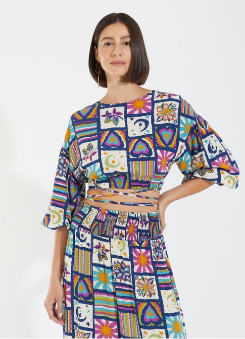 Cropped manga ampla estampado cantiga