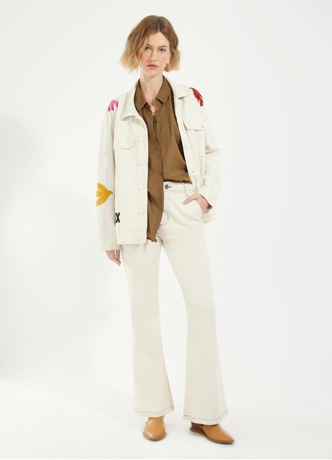 Calça sarja bootcut recortes no tempo off white