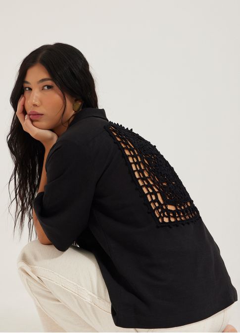 Camisa linho crochê tramado preto