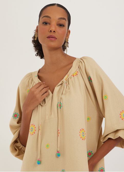 Vestido linho bordado color