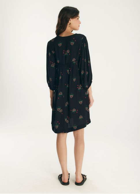 Vestido curto bordado estampado flamenco
