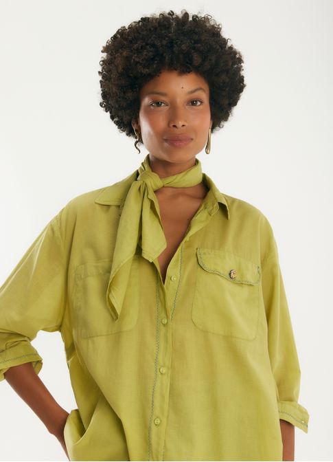 Camisa voil com lenço verde
