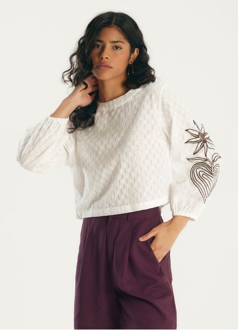Blusa alg ponto ajour bordado