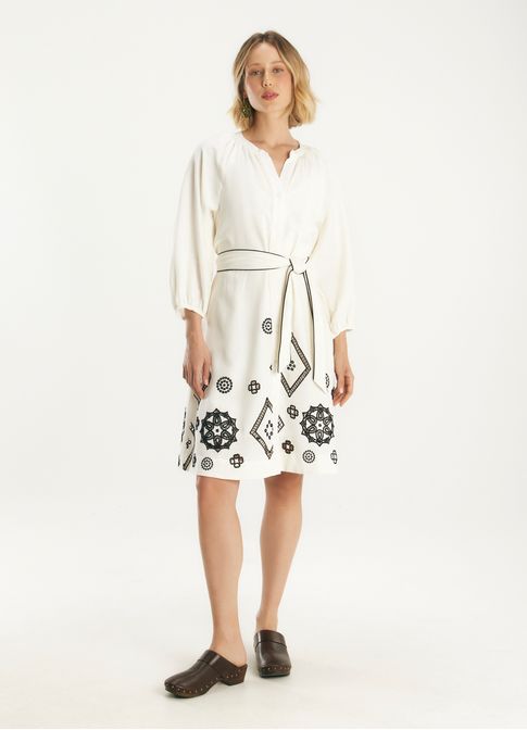 Vestido curto linho bordado vitral