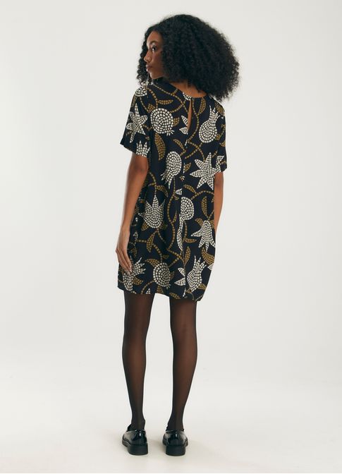 Vestido t-shirt dress estampado romãnzeira
