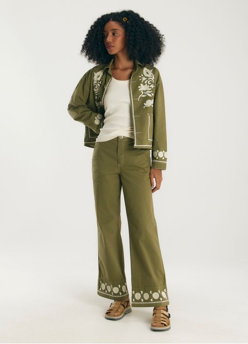 Calça sarja bordado gracia verde