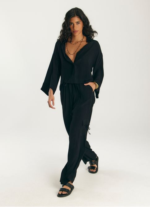 Camisa over viscose creponada preto
