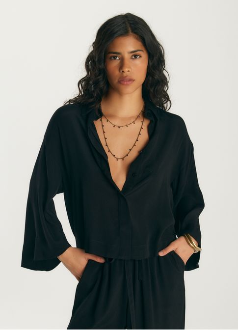 Camisa over viscose creponada preto