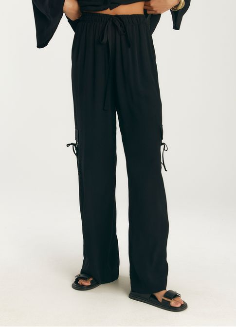 Calça cargo viscose creponada preto