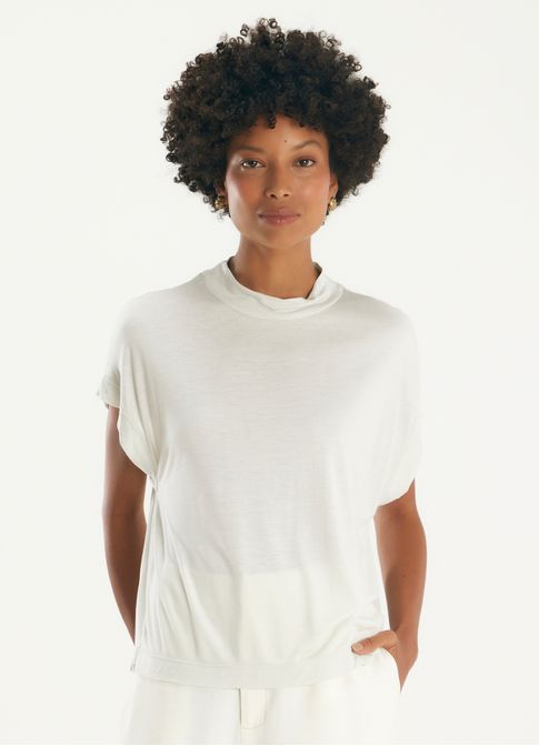 Blusa viscose golinha areia