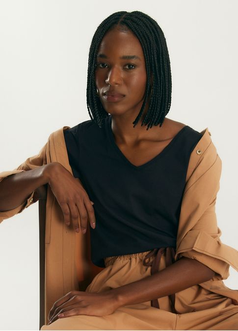 Blusa algodão gola v preto