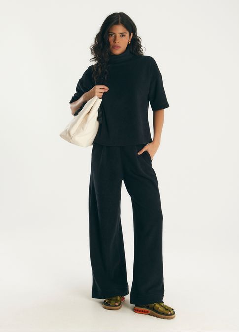Blusa malha bouclé gola alta preto