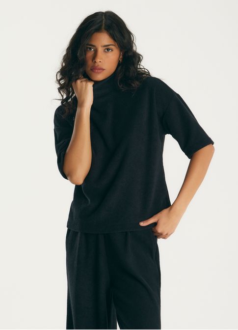 Blusa malha bouclé gola alta preto
