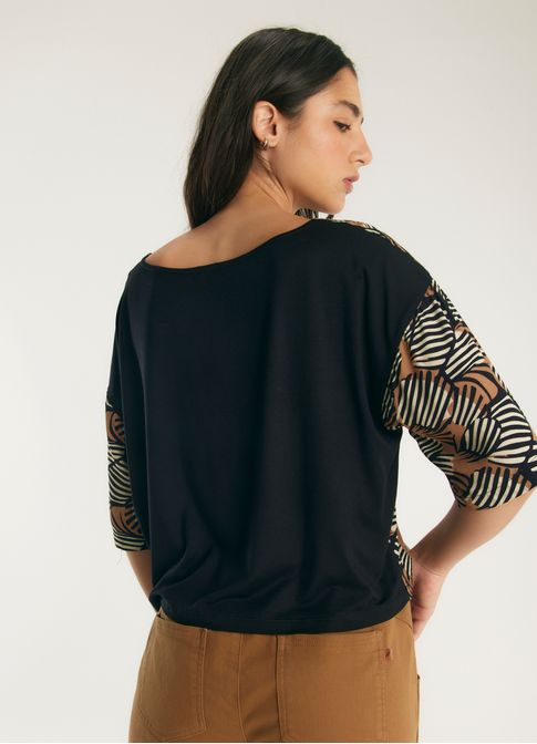 Blusa estampada escamas