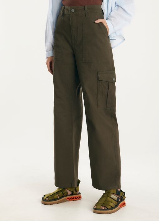 Calça sarja cargo curve verde escuro
