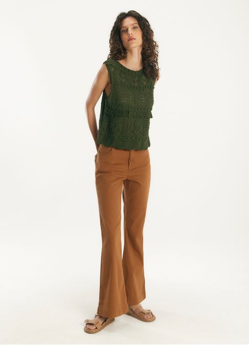 Calça sarja flare vivo contraste marrom