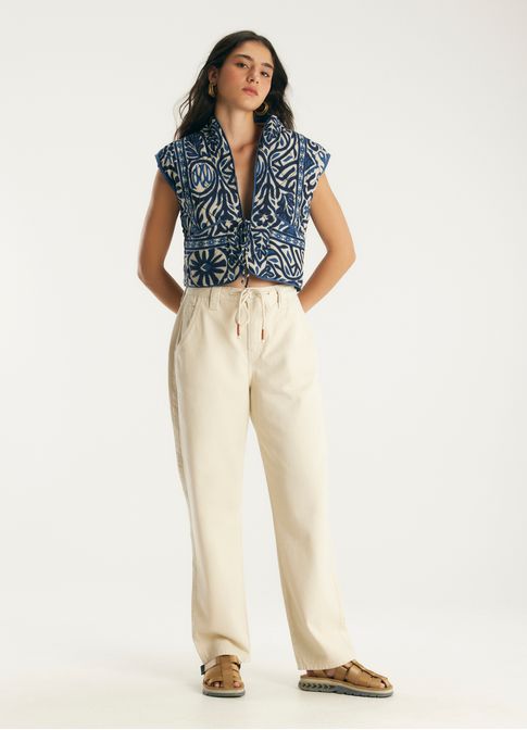 Calça sarja semi baggy amarração areia