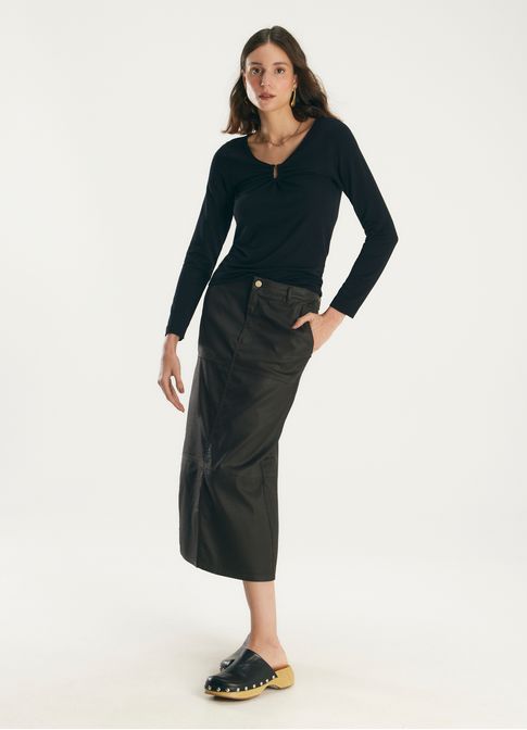 Blusa decote viscose preto