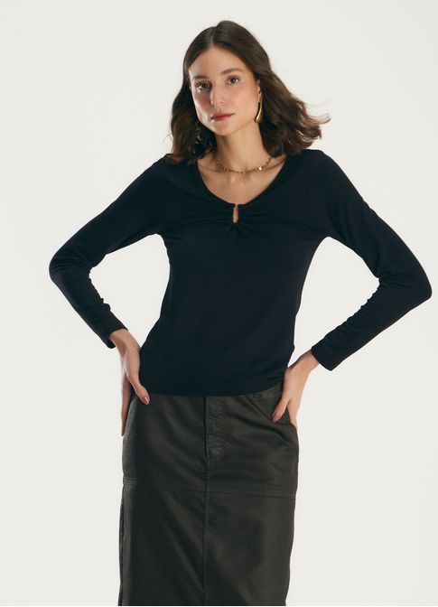 Blusa decote viscose preto