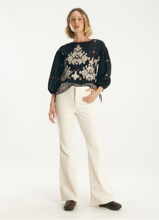 Calça sarja flare liberdade off white