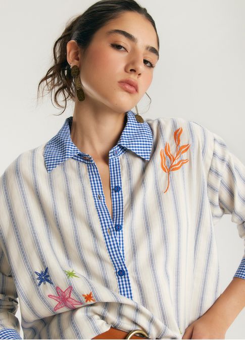 Blusa listra bordado anoitecer