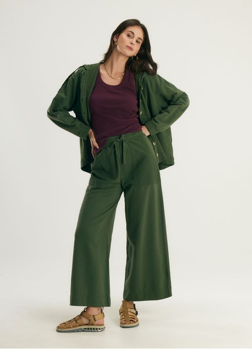 Calça moletinho recortes verde escuro