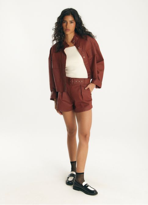 Short sarja resinada vermelho
