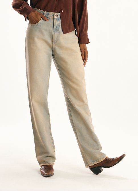 Calça jeans reta poeira caqui