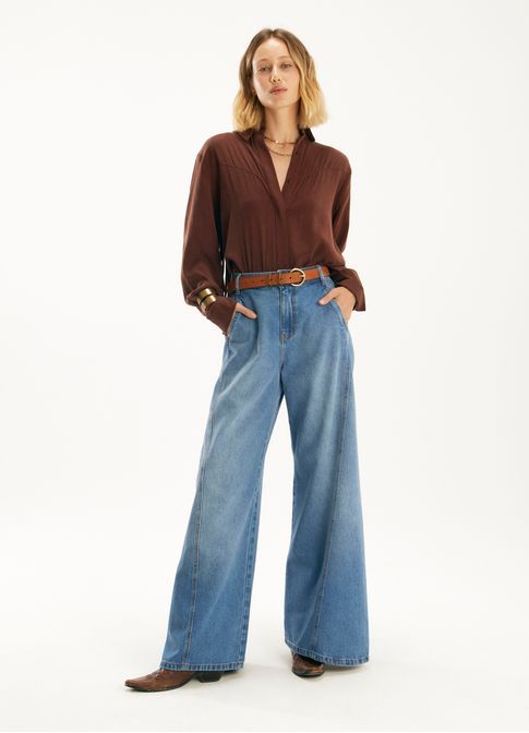 Calça jeans wide leg recortes jeans