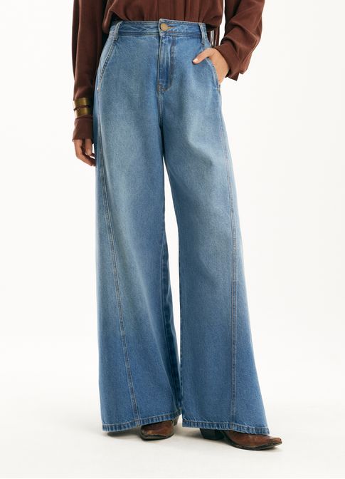 Calça jeans wide leg recortes jeans