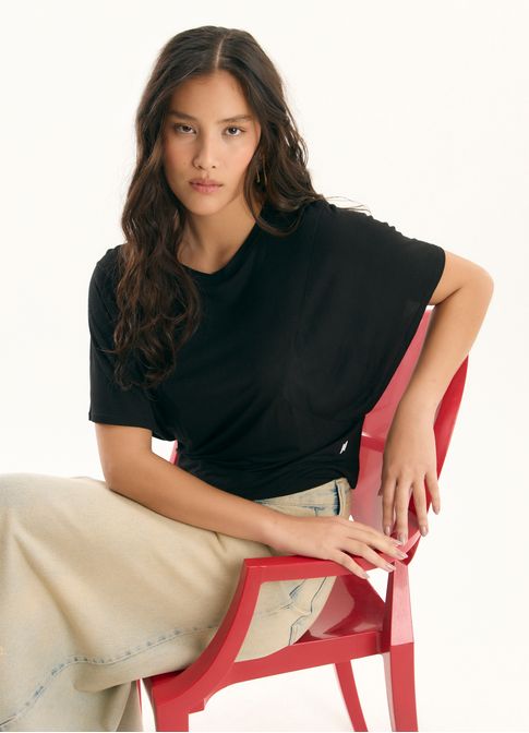 Blusa viscose manga recorte preto