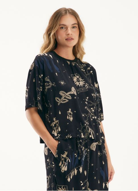 Blusa estampada estava escrito