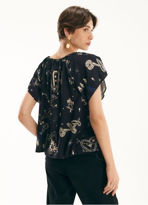 Blusa decote estampada estava escrito