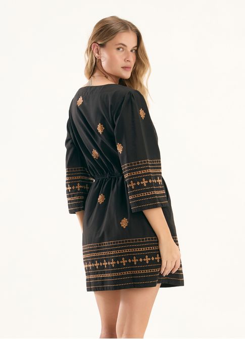 Vestido curto voil bordado nômade