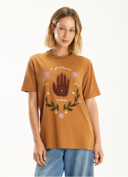T-shirt classic em suas mãos bordada marrom