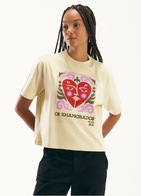T-shirt box enamorados bordada areia