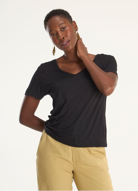 Blusa viscose gola v preto