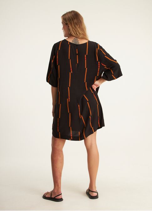 Vestido t-shirt dress estampado intervalos