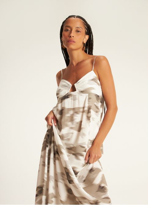 Vestido decote estampado voa