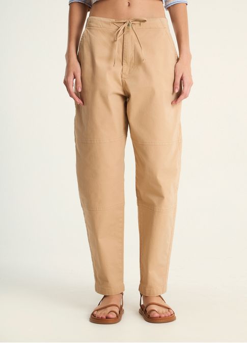 Calça sarja curve recortes marrom