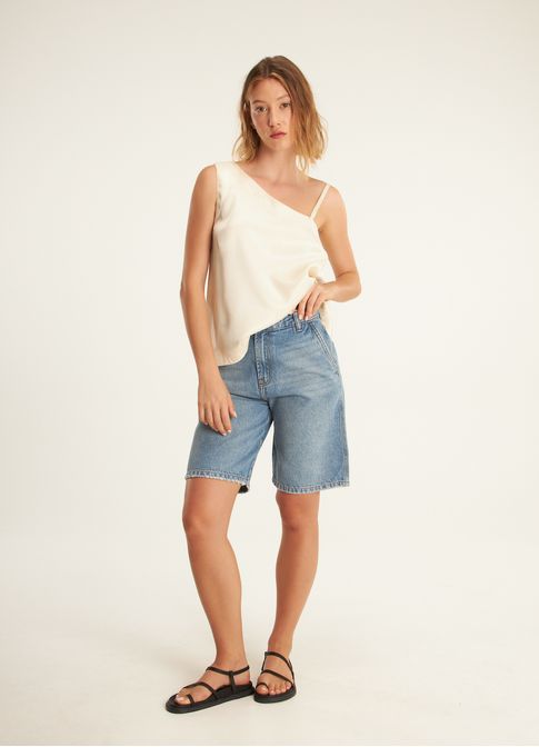 Blusa assimétrica viscose acetinada glow areia