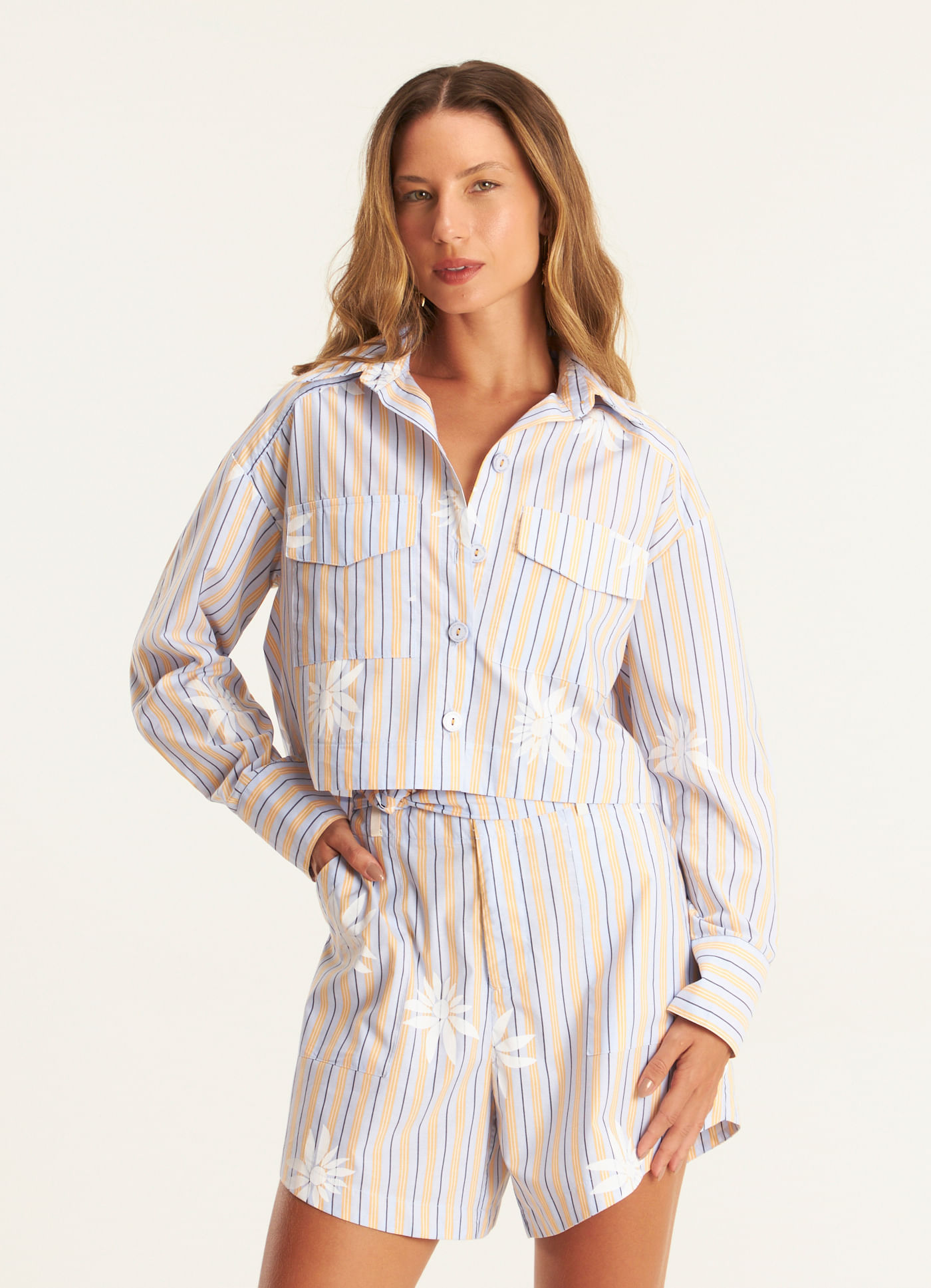 Camisa cropped padrão risca solar