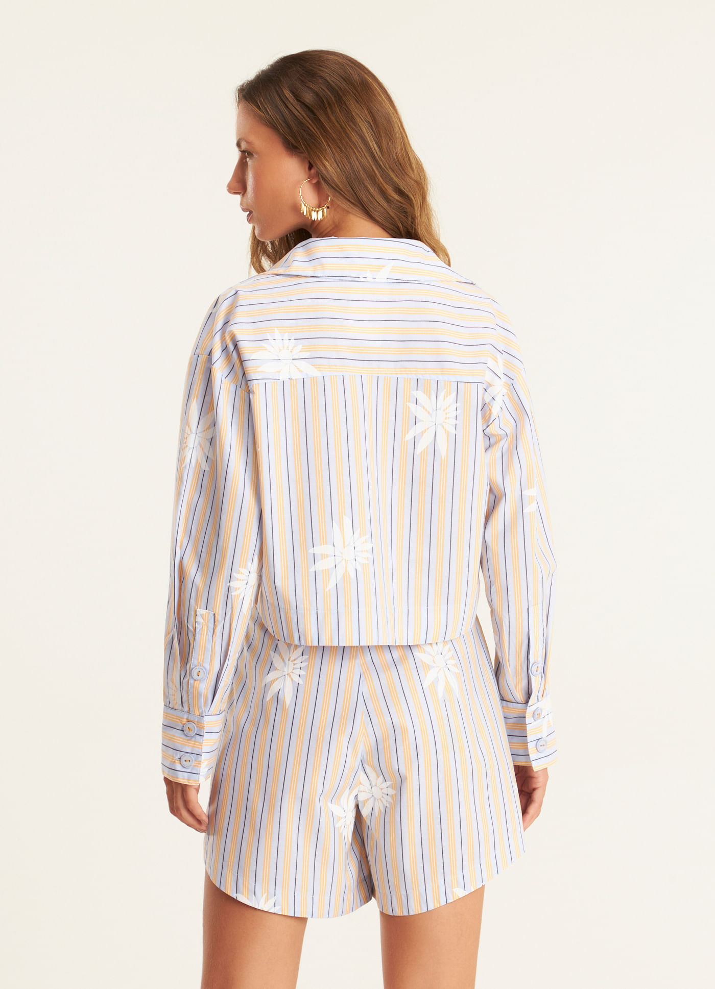 Camisa cropped padrão risca solar