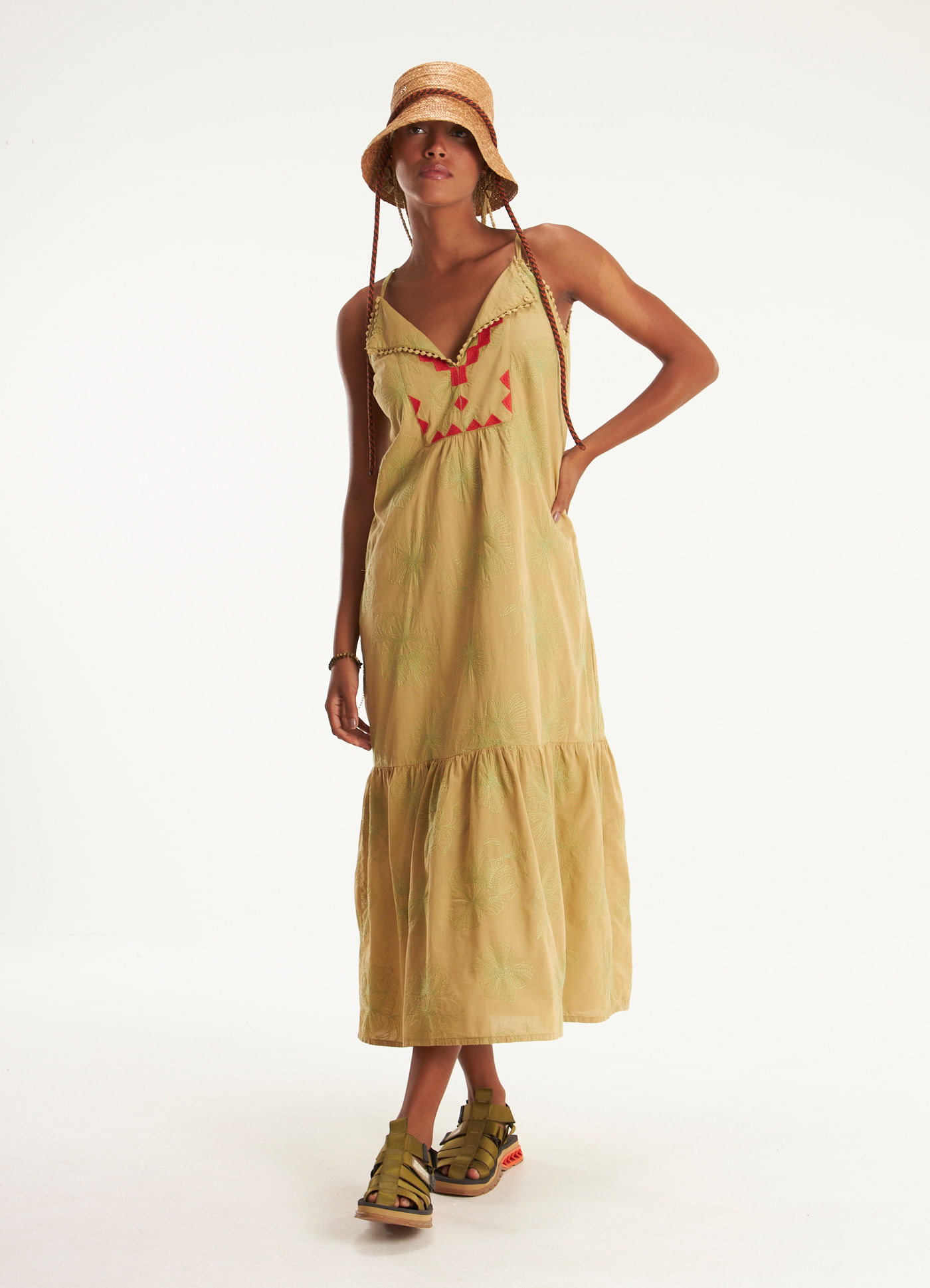 Vestido voil bordado joia