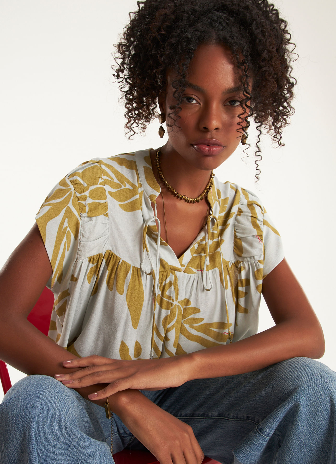 Blusa estampada flutuante