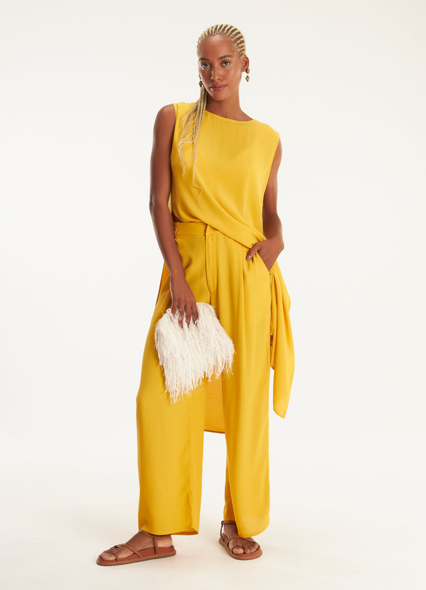 Calça alfaiataria crepe lótus amarelo