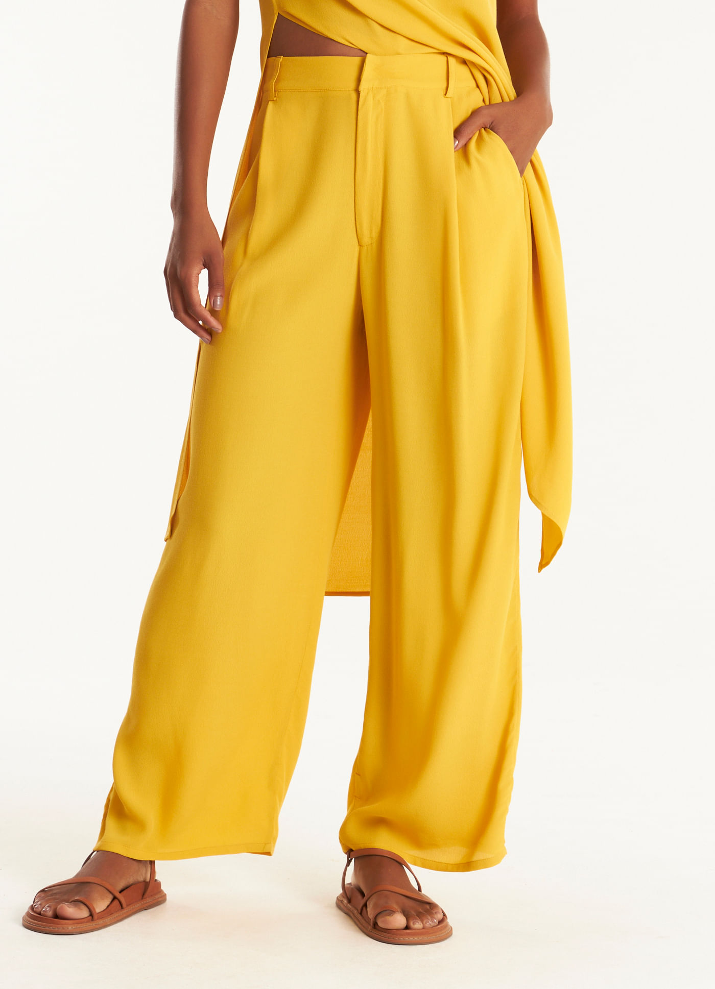 Calça alfaiataria crepe lótus amarelo