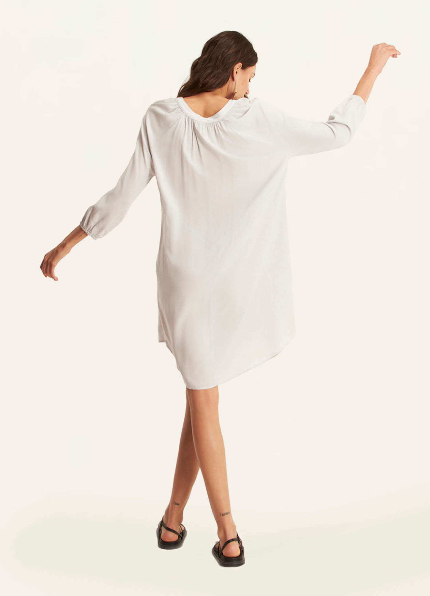 Vestido chemisier curto viscose leve cinza