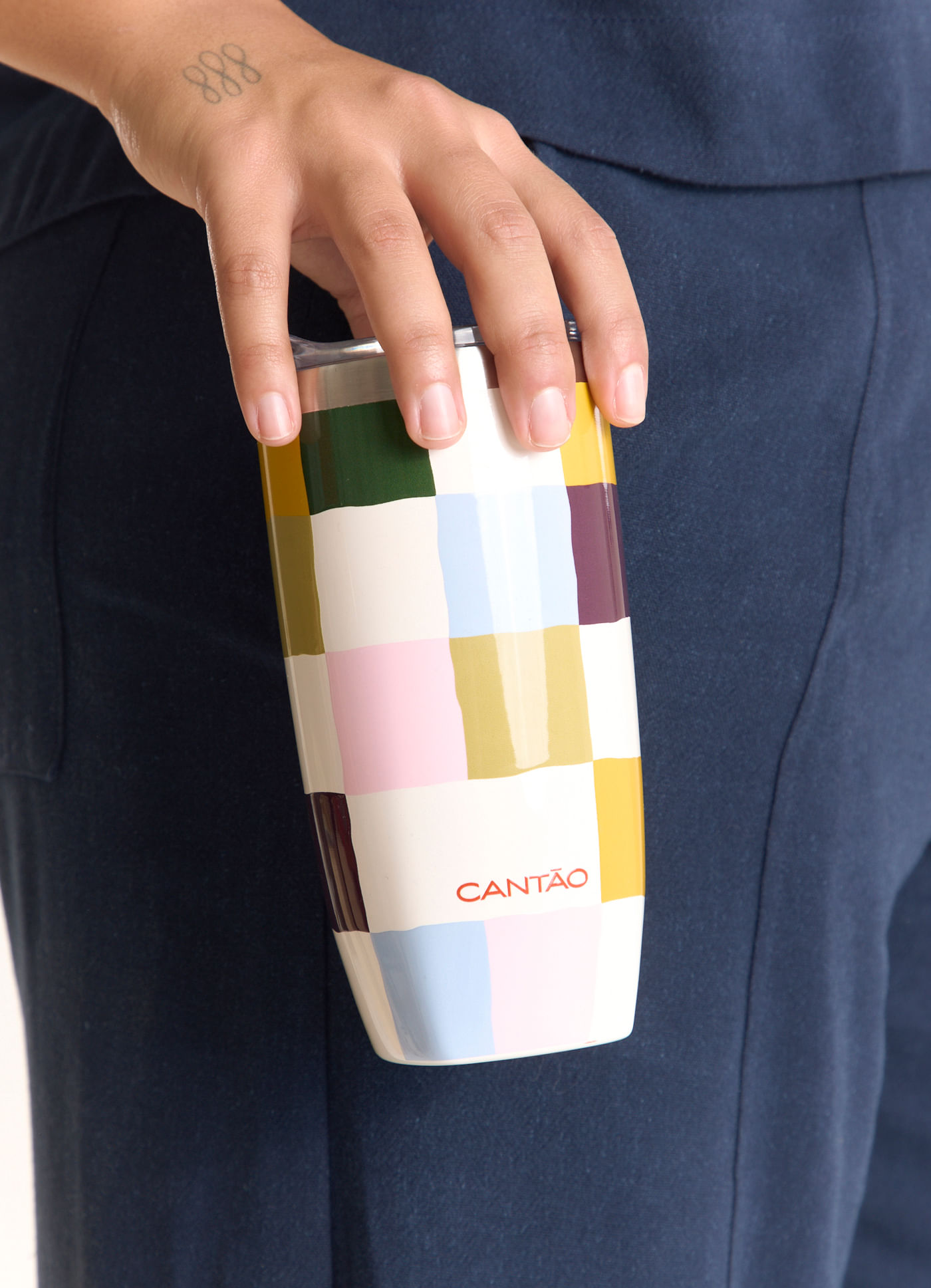 Copo térmico estampada pixelada